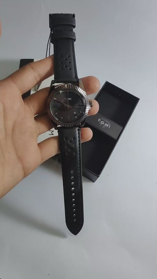 TOMII Men's Watch Date Quartz Round Shape Dial Leather Straps